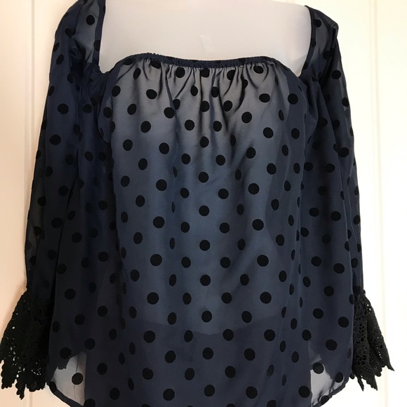 Ciel Black Polka Dots Black Polyester Off Cold Shoulder Thick Eyelet Cuff Blouse - Picture 6 of 16